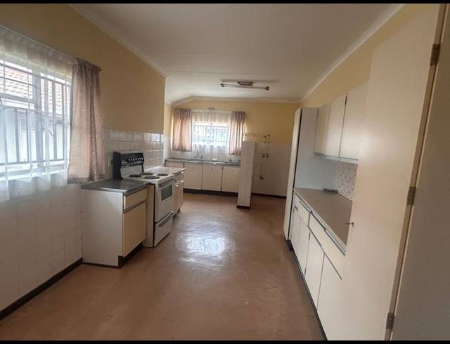 3 BEDROOM HOUSE FOR SALE IN KOSMOSPARK